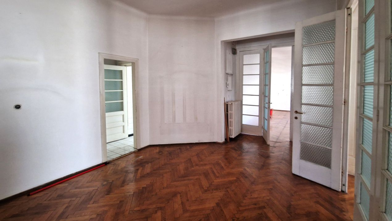 Vila cu curte de vanzare ULTRACENTRAL - 442.7 mp, 72 mp curte libera, 2 garaje – fotografia 8 din 19