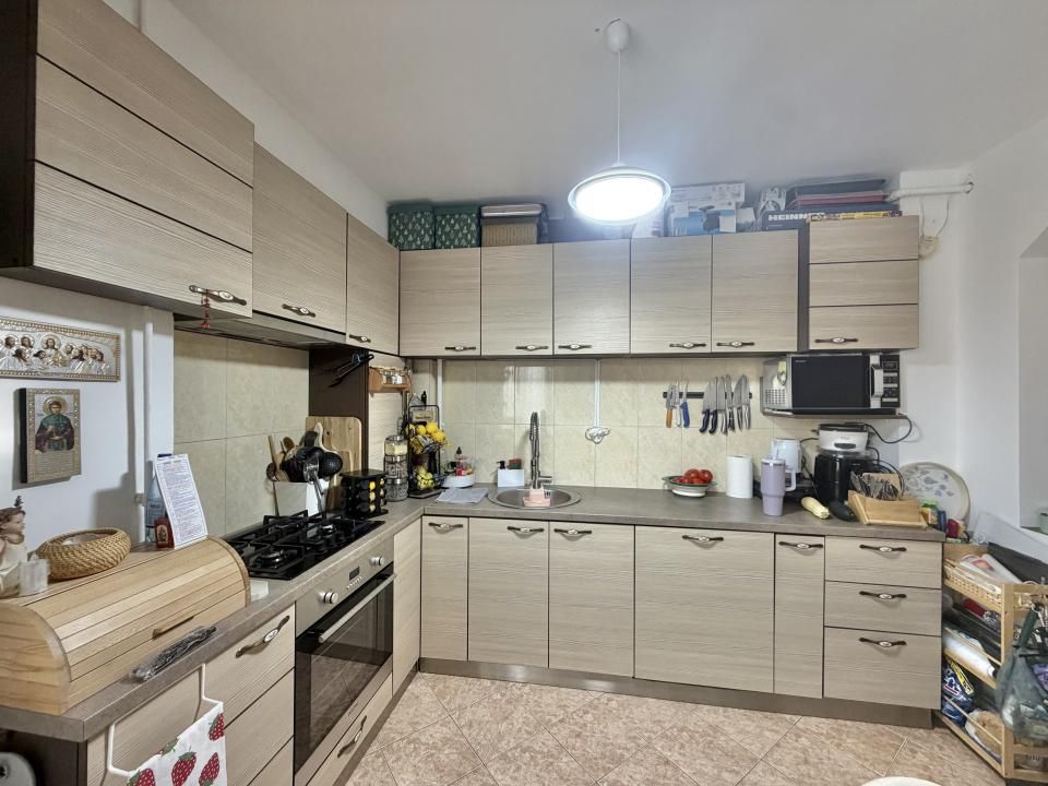Apartament 2 camere, decomandat, etaj 3, zona Dambovita – fotografia 7 din 11