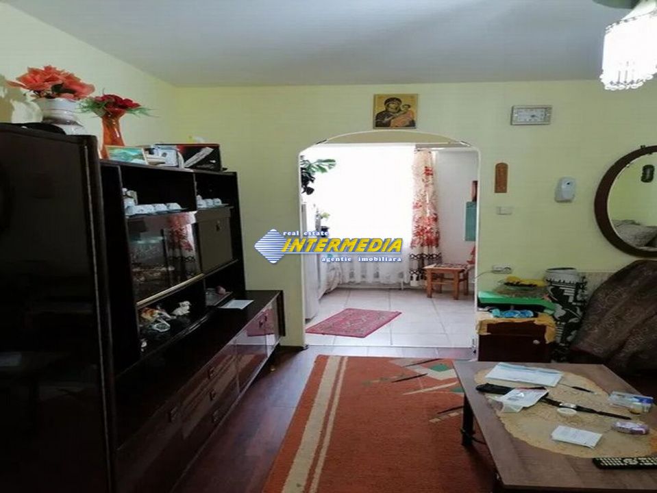 Garsoniera de vanzare in Cetate Alba Iulia etaj intermediar mobilata si utilata – fotografia 3 din 5