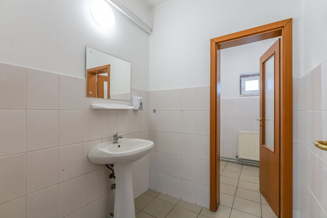 Hală 664 mp cu showroom, lift marfă și 15 parcări Brașov – fotografia 16 din 22