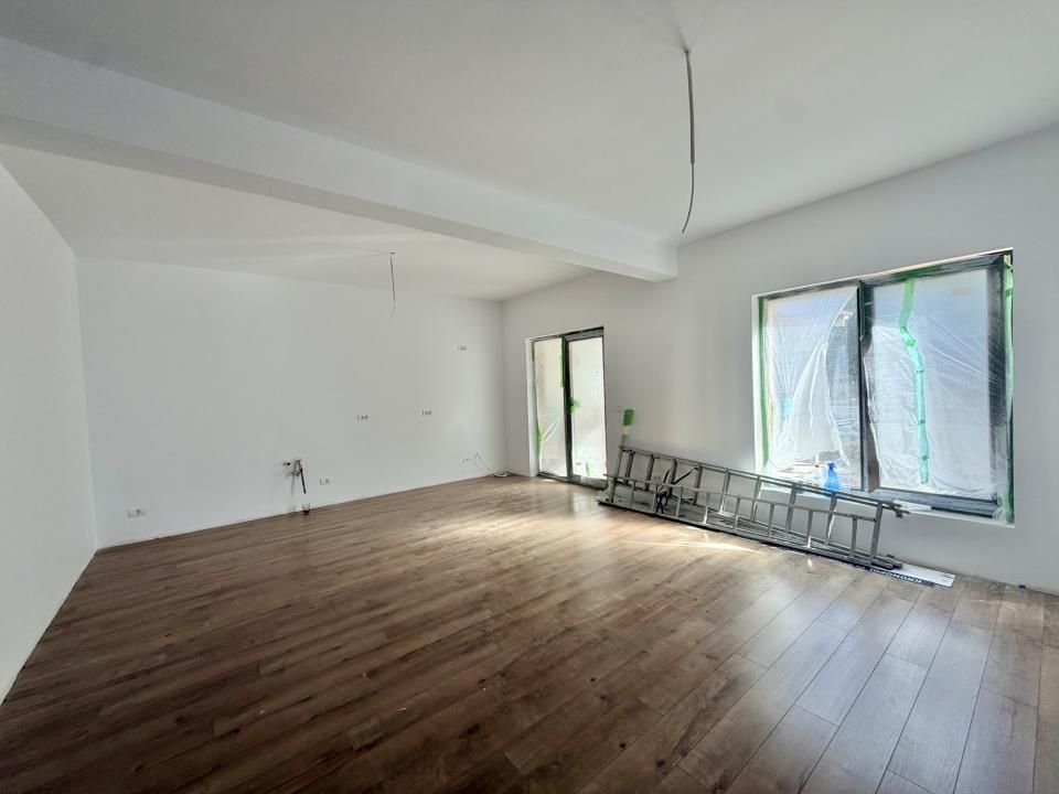 Duplex 4 camere+ spatiu comercial, 120 utili, 260 teren in Giroc – fotografia 2 din 19