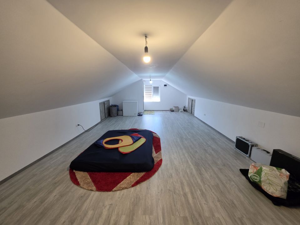 Oportunitate! Casa la sol cu pod amenajat, 4 camere, mobilata utilata, Valu Tr! – fotografia 8 din 12