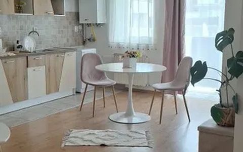 Apartament modern cu 2 camere, parcare și balcon generos – de închiriat