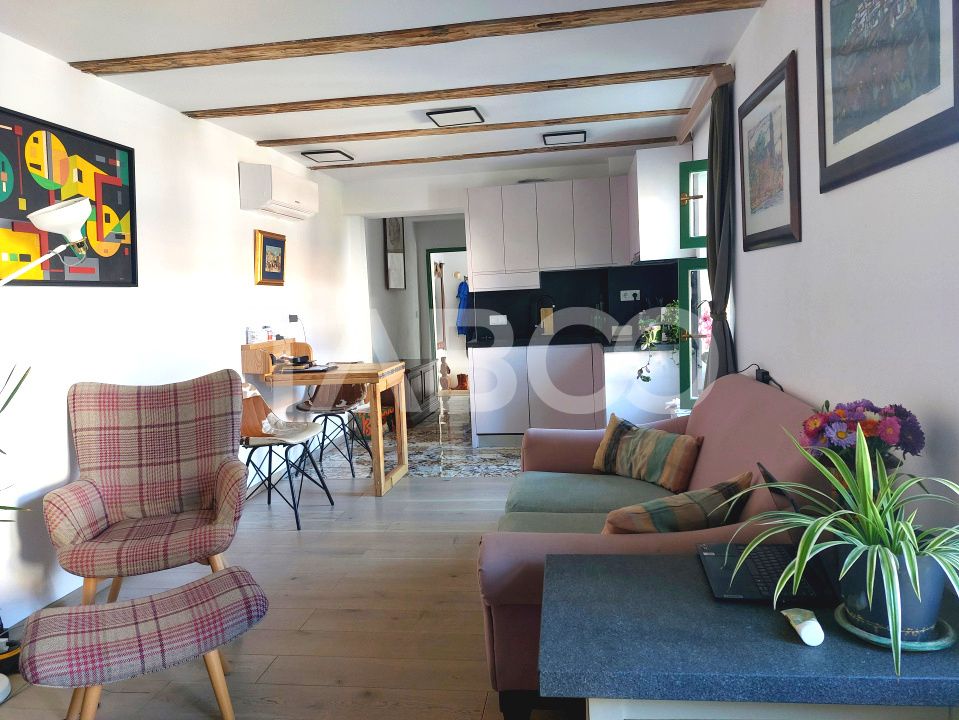 Casa de vanzare 3 camere 2 bucatarii 3 bai teren 340 mp Cisnadie – fotografia 1 din 36