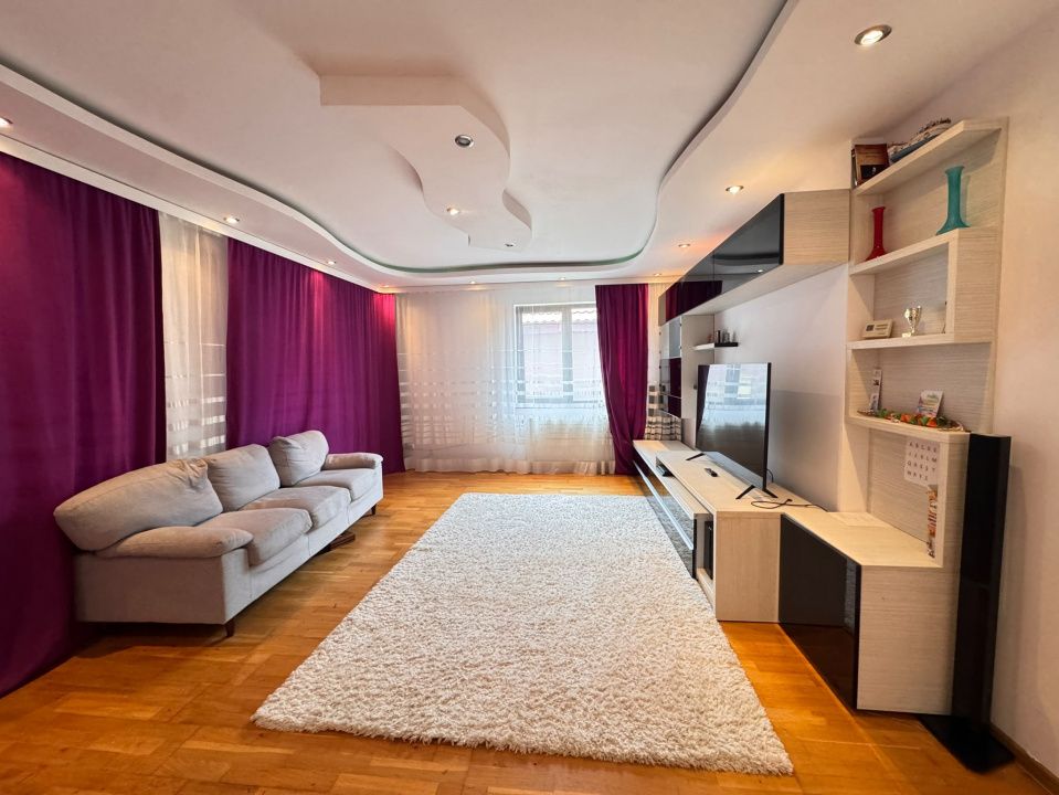 Vila premium de vanzare in Palas | Curte si parcare – fotografia 1 din 12