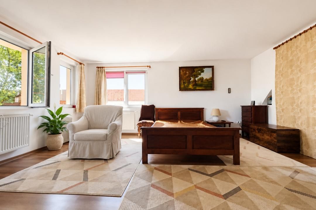DE VÂNZARE CASĂ SPAȚIOASĂ ÎN PĂDURENI – fotografia 8 din 11