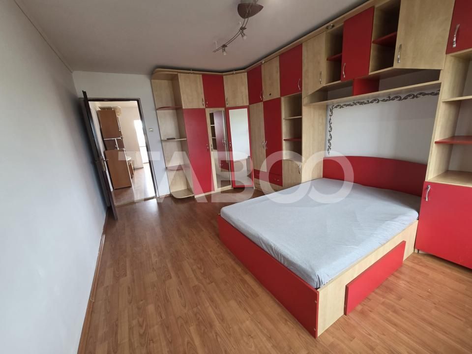 Apartament 3 camere decomandat de vanzare zona Campului suprafata 78mp – fotografia 3 din 10