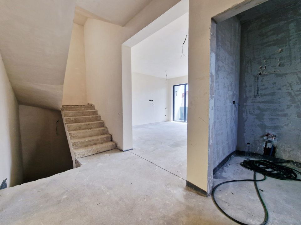 Casa exclusivista cu terasa si vedere panoramica – fotografia 23 din 27