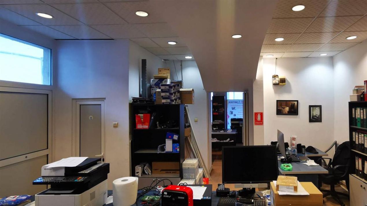 DE INCHIRIAT - SPATIU COMERCIAL CENTRAL 92 MP – fotografia 5 din 15