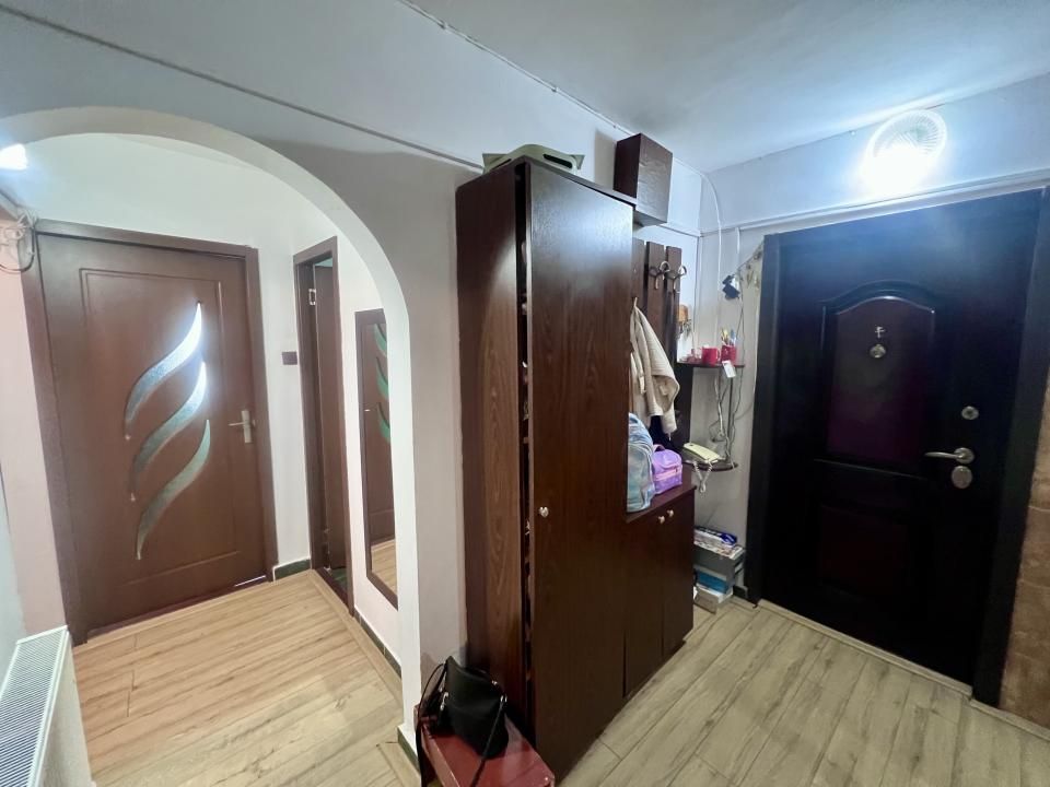 Apartament 3 camere, 69 mp utili, decomandat, parter - zona Soarelui – fotografia 9 din 12