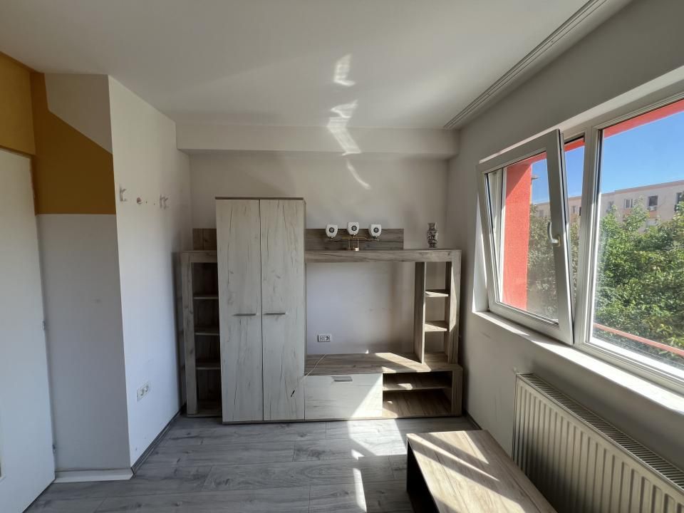 Garsoniera, 18mp utili, etaj 3 - zona UMT – fotografia 1 din 7