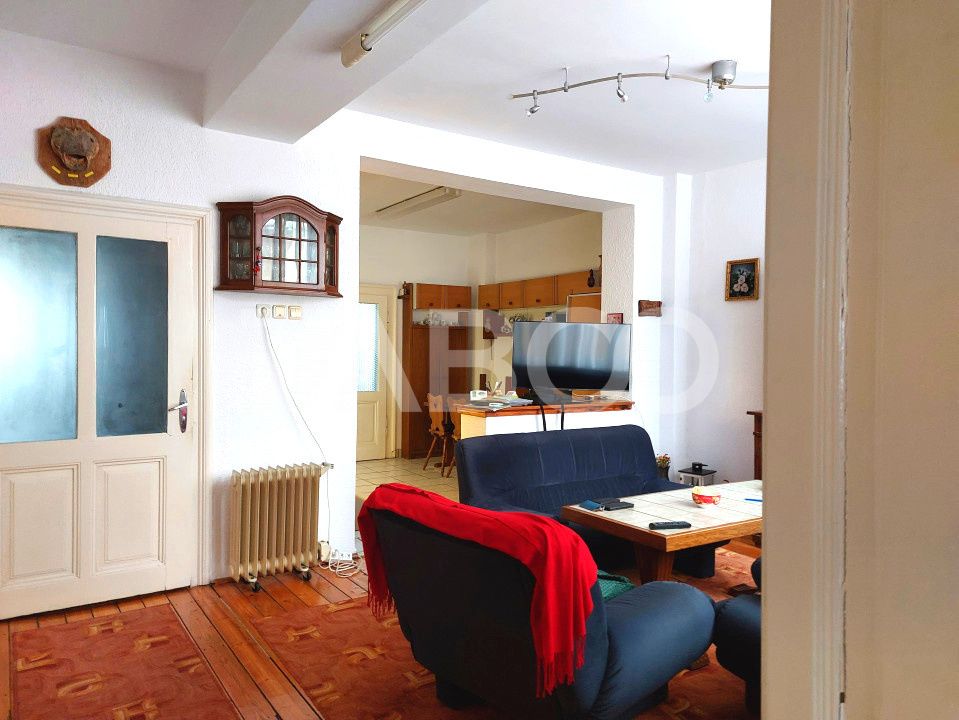 Casa si curte pretabila pentru 2 familii 980 mp teren liber Cisnadie – fotografia 10 din 32