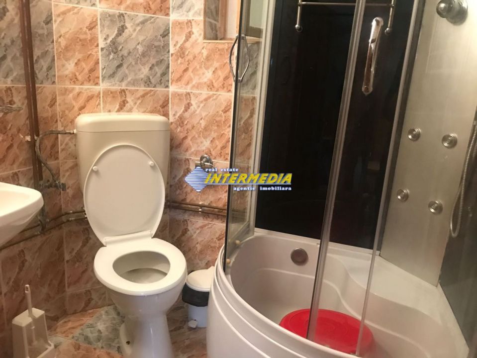 CASA DE INCHIRIAT I 4 CAMERE I 2 BAI I BUCATARIE I CETATE I NEMOBILATA – fotografia 6 din 18