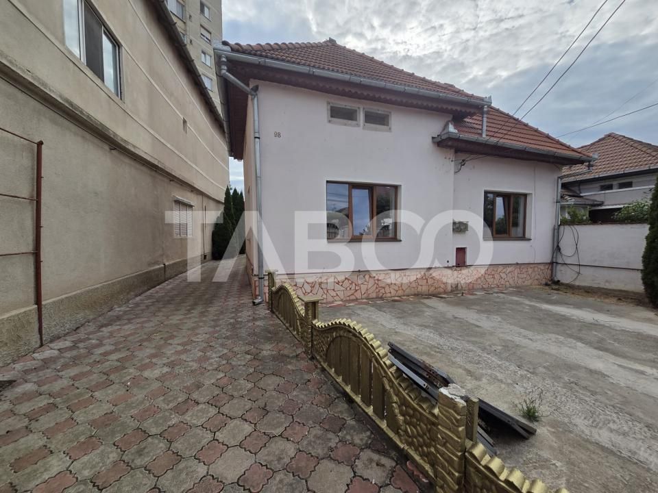 Casa 4 camere de vanzare zona Negoiu singur in curte – fotografia 1 din 12