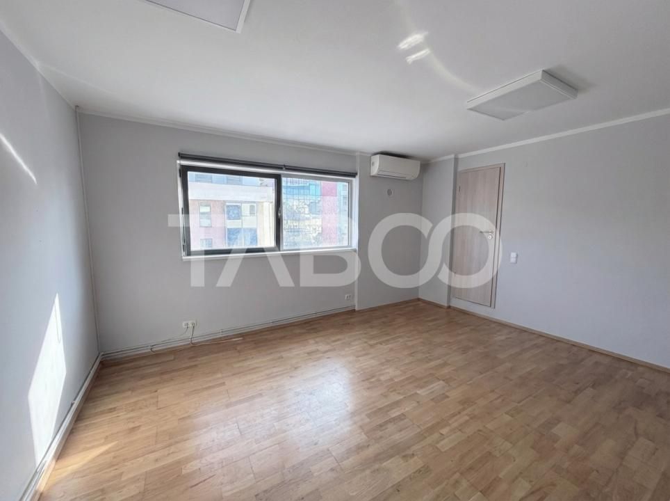 Cladire de birouri cu spatiu comercial la parter si 6 locuri parcare – fotografia 2 din 13