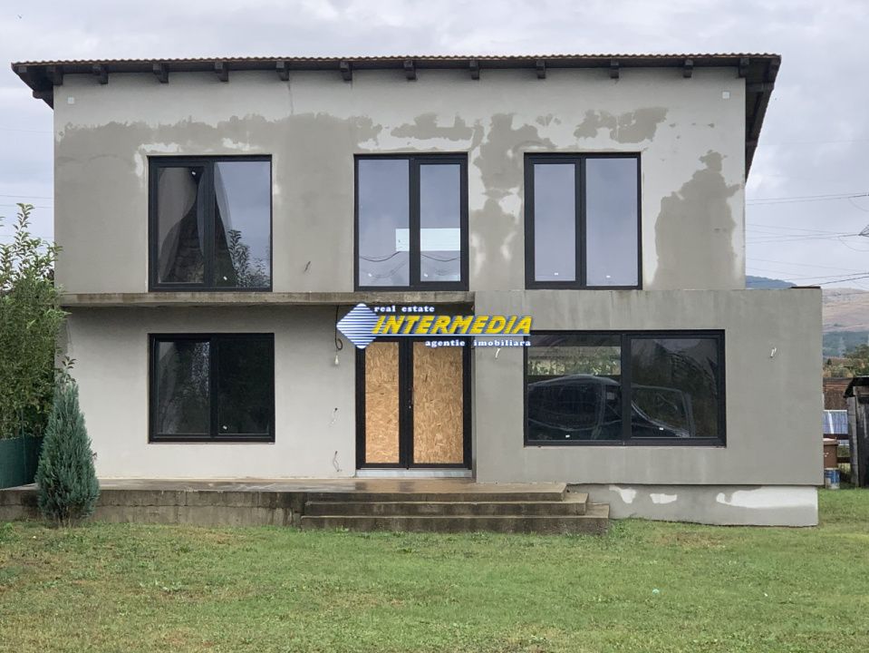 Casa noua semifinisata cu 4 camere de vanzare  in Alba Iulia – fotografia 1 din 3