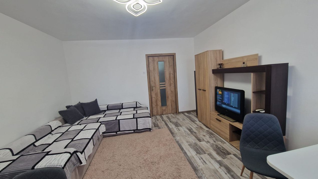 Garsoniera semidecomandata, 31 mp, cartier Brazda lui Novac, zona piata – fotografia 1 din 5