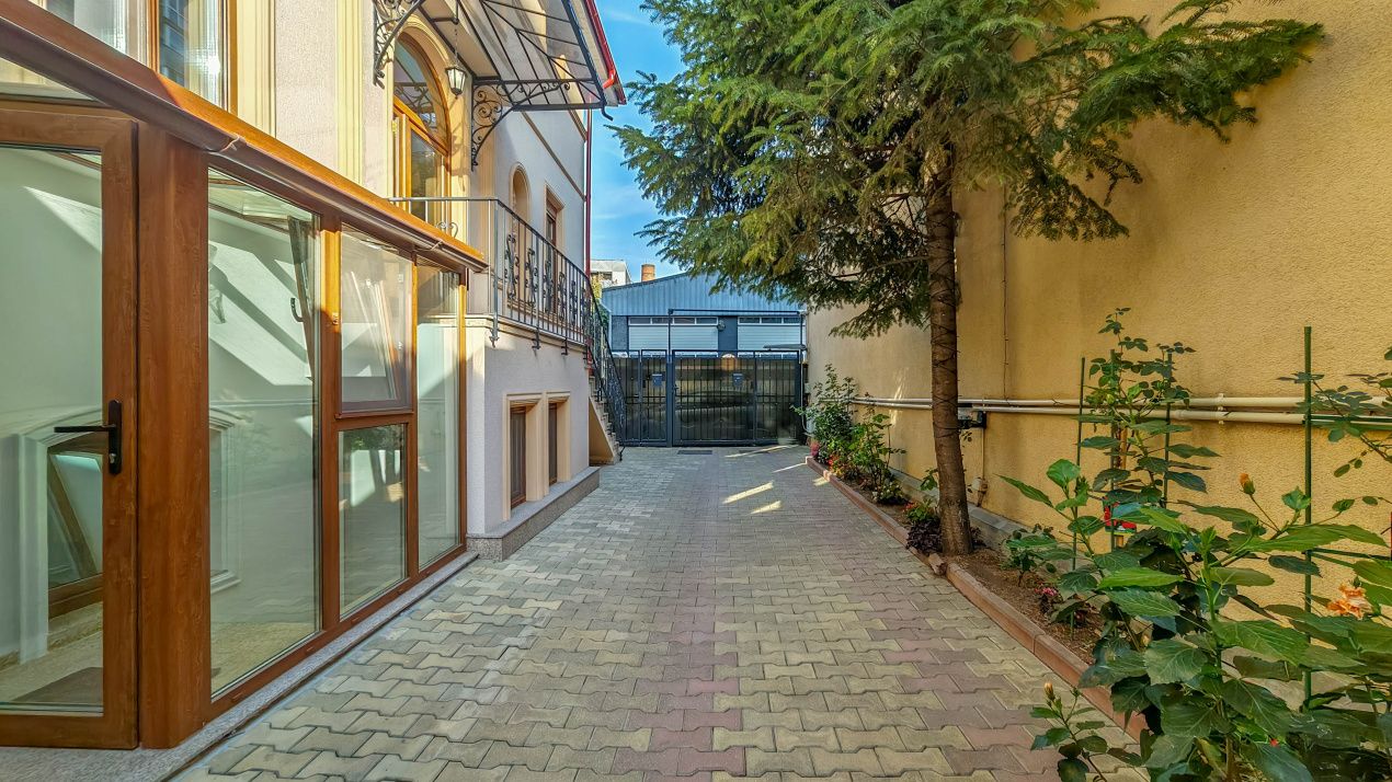 Casa individuala Piata Victoriei – fotografia 1 din 15