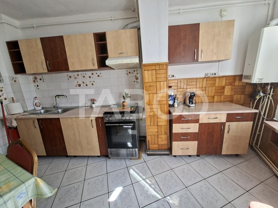 Apartament de inchiriat 2 camere zona Strand etaj 3 bucatarie separata – fotografia 16 din 18