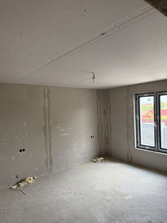 Casa individuala cu 4 camere 2 bai si terasa in Sura Mica – fotografia 5 din 15