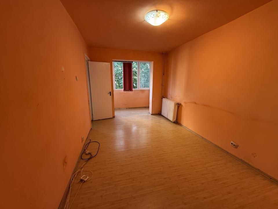 Apartament 3 camere, etaj 2, semidecomandat - Piata Doina – fotografia 3 din 9
