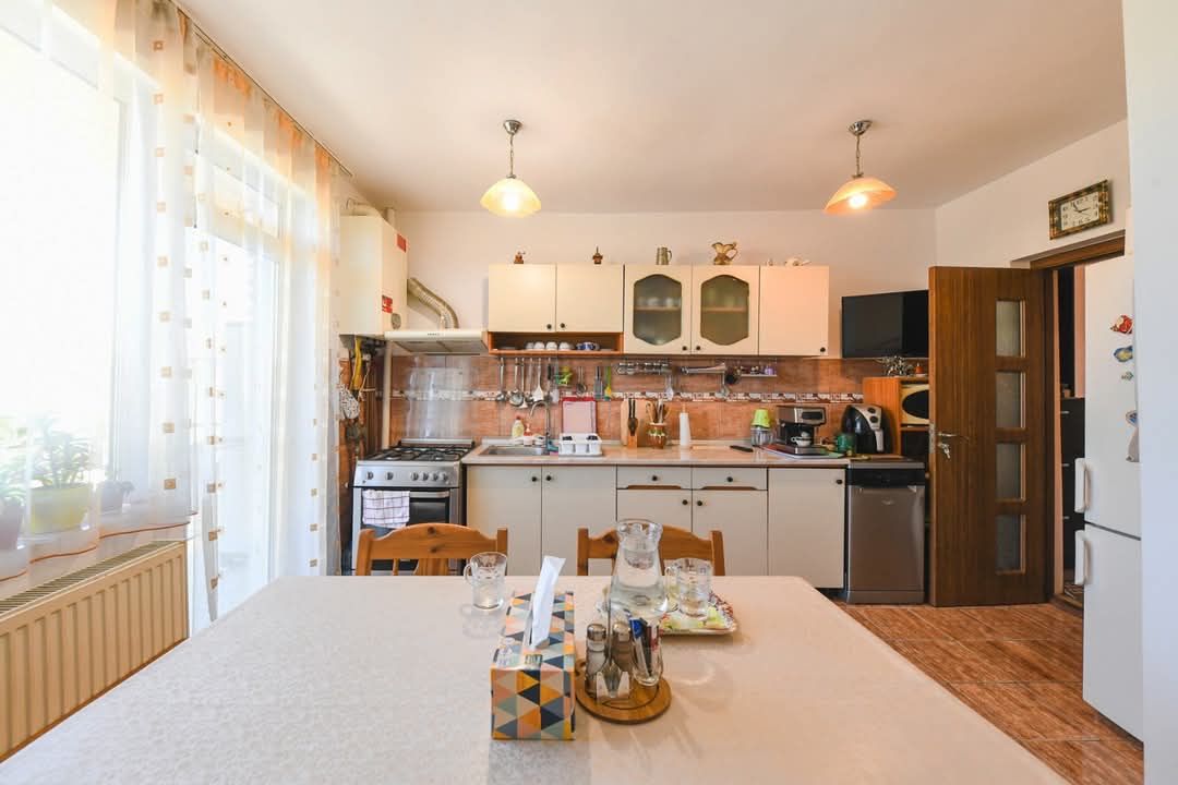 Casa unifamilială, 9 camere, 3 apartamente, 560mp teren – fotografia 6 din 13