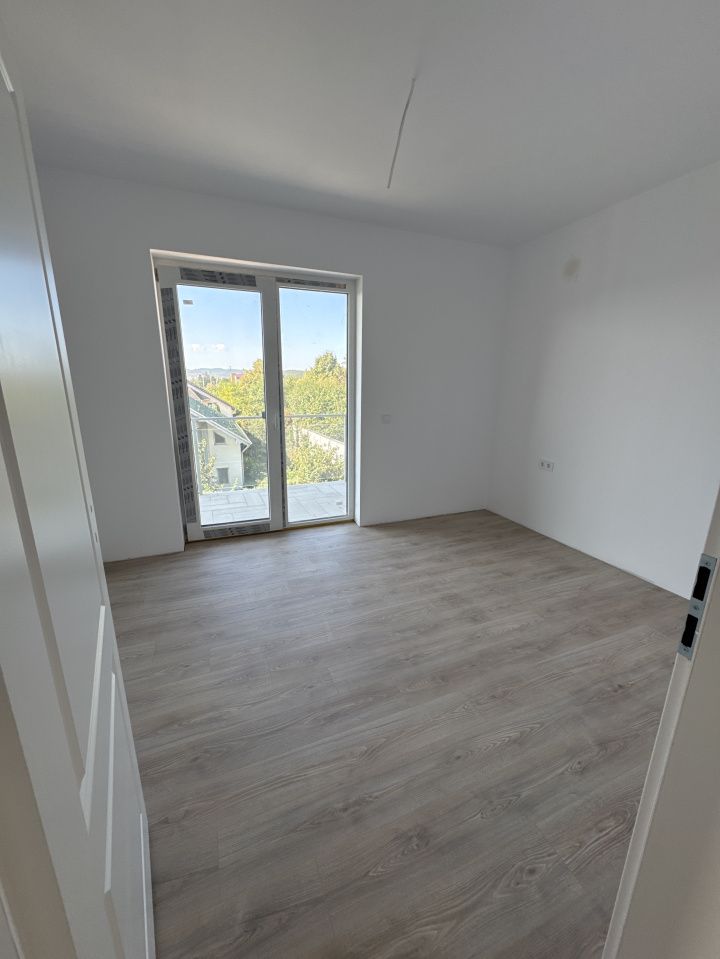 🔑 Apartament 3 camere / 2 bai / etaj 2 / parcare + boxa / ZONA CETATII – fotografia 1 din 9