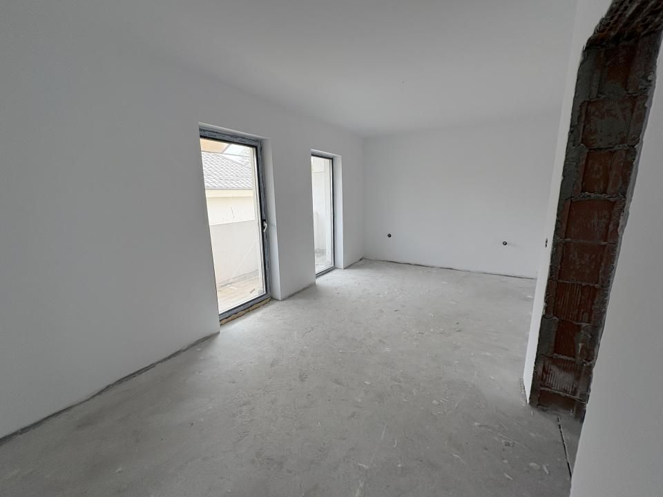 Casă de vânzare într-un triplex I Smeura, strada Olteni I 97.000 euro – fotografia 7 din 11