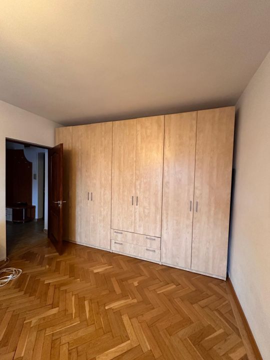 Apartament 3 camere de inchiriat, in zona Centrala -  vedere catre Blvd Mircea – fotografia 10 din 16
