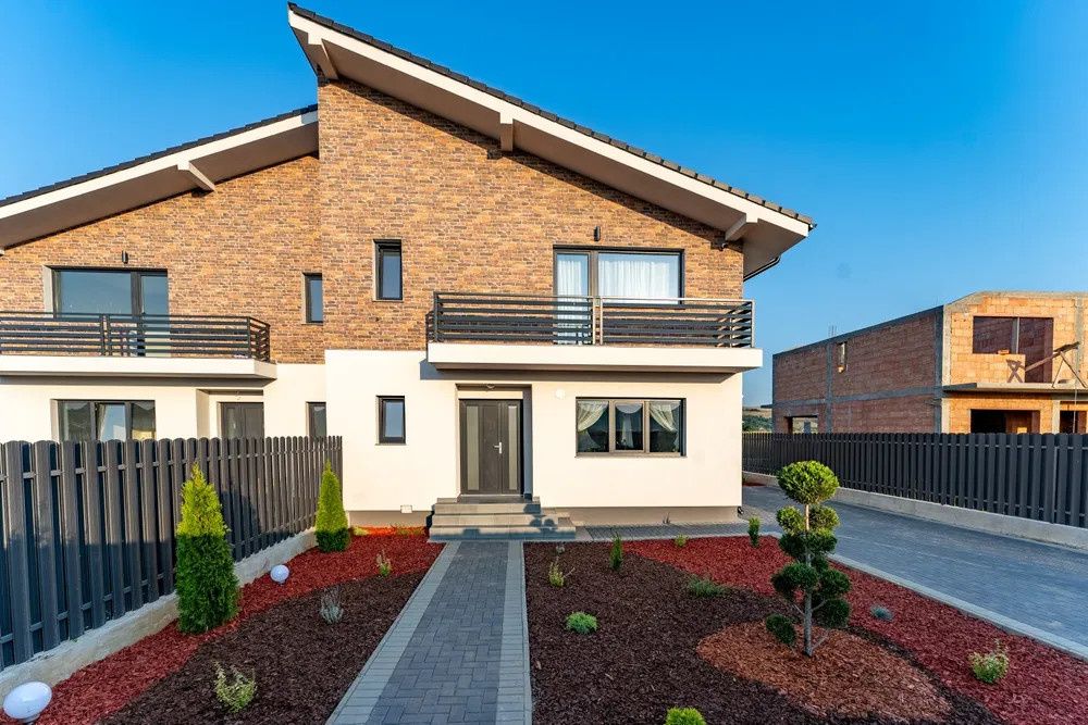 Casă cuplată semifinisată Jucu de Mijloc | 128 mp utili | Teren 630 mp – fotografia 1 din 11