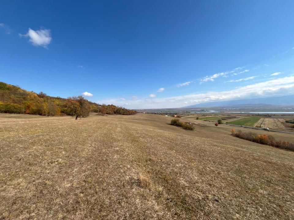 Teren 8300 mp în Bradu, Sibiu –  Priveliște spe Olt şi Munţii Făgăraş – fotografia 1 din 8