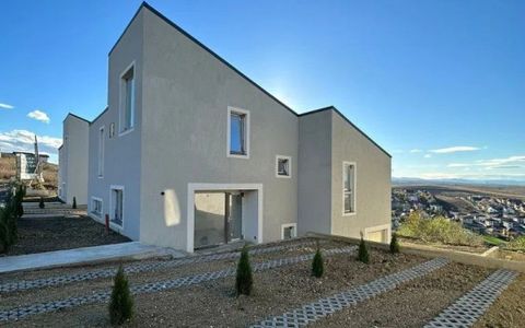 Casă Cuplată, 120 Mp cu View Deosebit- Dezmir