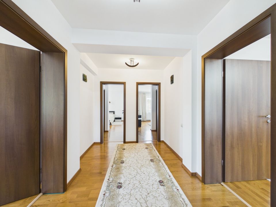 Casa cu priveliste de vis si potential turistic sau investitie in zona Bran – fotografia 13 din 46