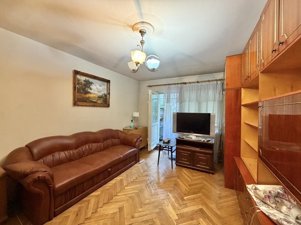 Apartament 4 camere, decomandat, etaj 1, zona Dambovita – fotografia 1 din 15