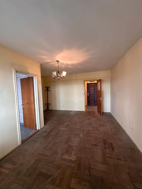 Garsonieră cu balcon de vânzare în zona Tomis III – vedere superbă către oraș – fotografia 4 din 7
