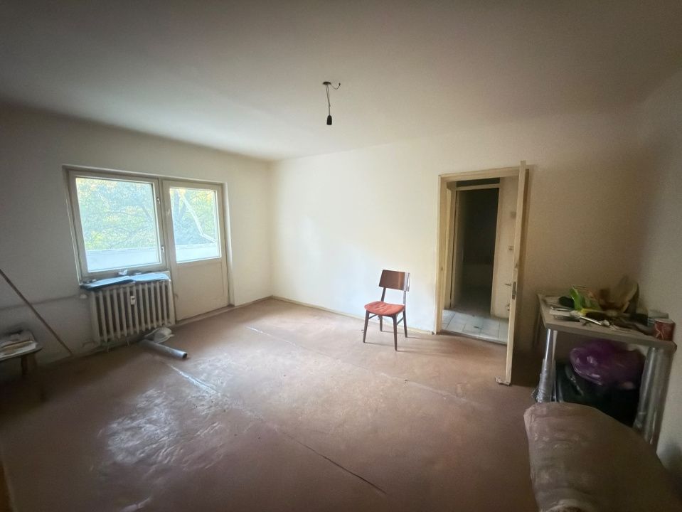 Apartament, 3 camere, semidecomandat, cartier Brazda lui Novac, zona Simplon – fotografia 1 din 5