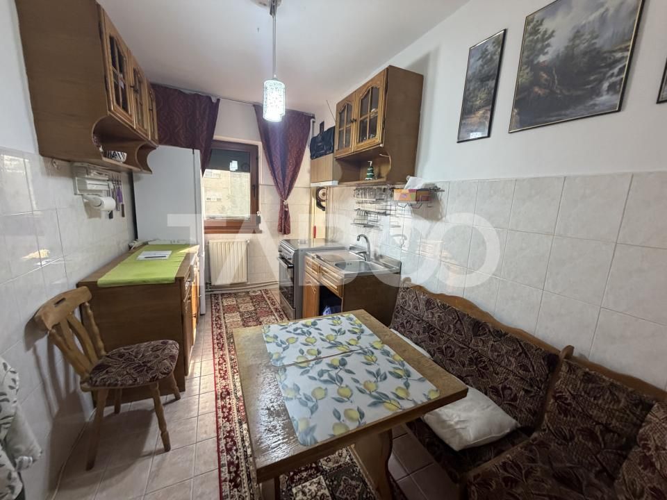 Apartament decomandat 80 mpu 3 camere 2 bai etaj 2 zona 1 Decembrie – fotografia 8 din 11