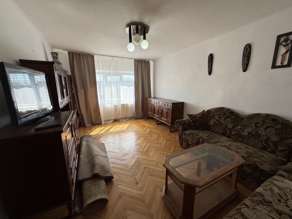 Apartament spatios, 3 camere, decomandat - Lipovei – fotografia 1 din 8