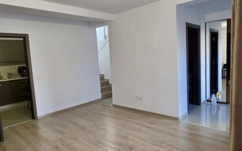 Casă tip duplex de vânzare — zona Capitol, Pitești