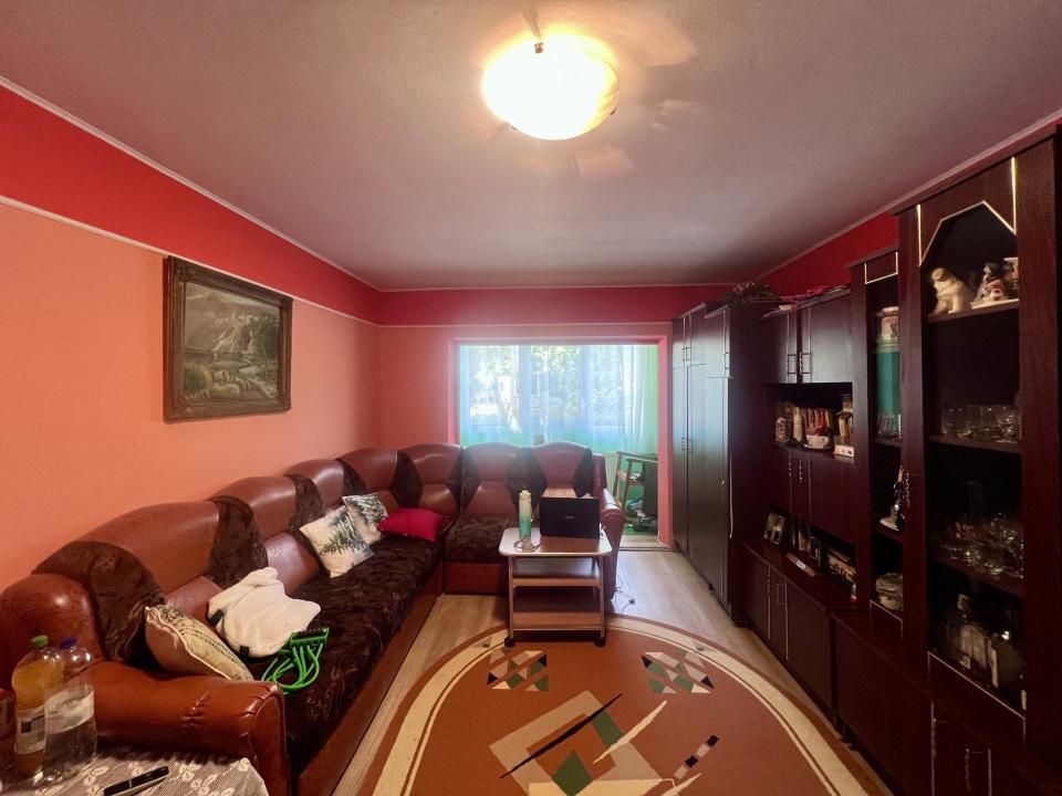 Apartament 3 camere, 69 mp utili, decomandat, parter - zona Soarelui – fotografia 2 din 12