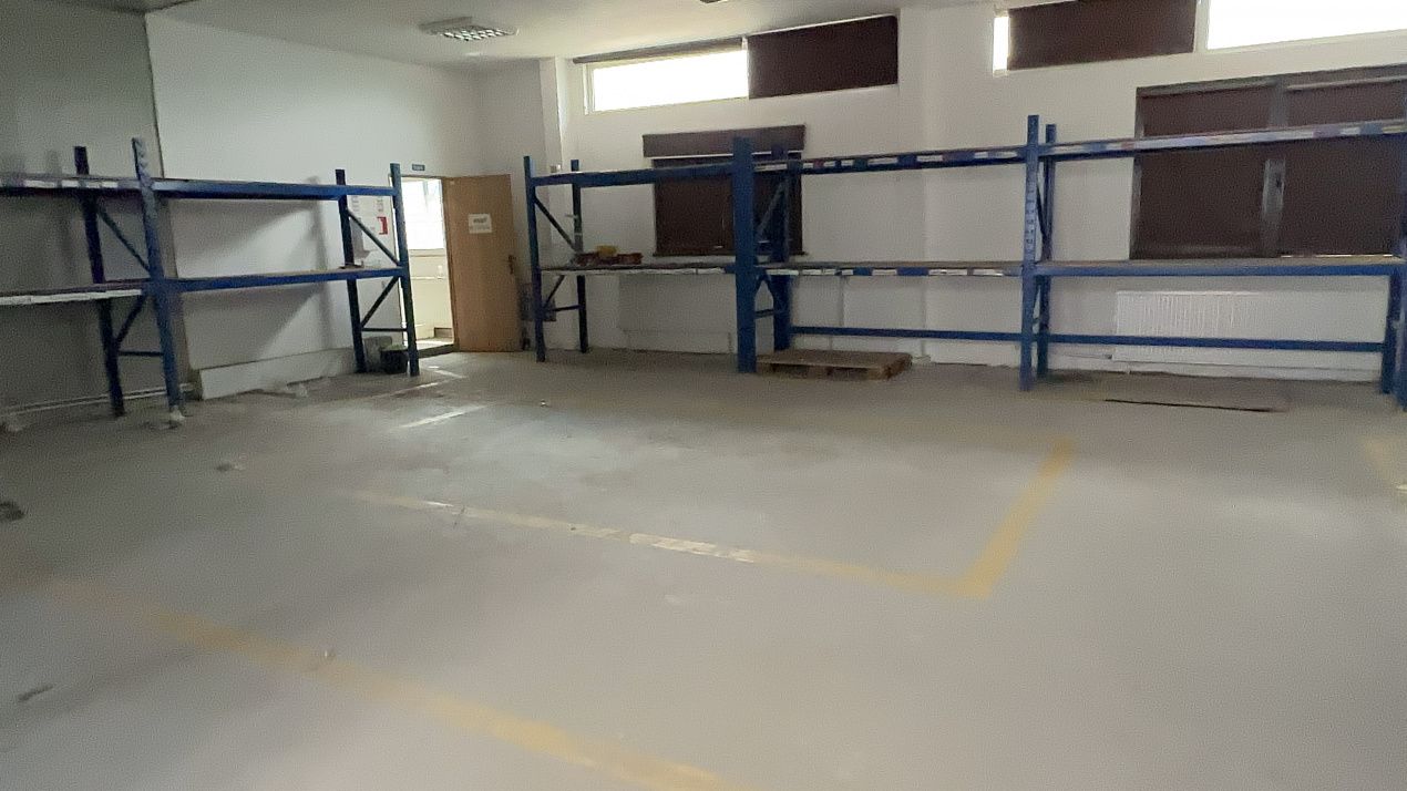 DEPOZIT 450 mp. Birouri Hala si TEREN Imprejmuit 4077 mp Asfalt - Utilitatile – fotografia 12 din 29