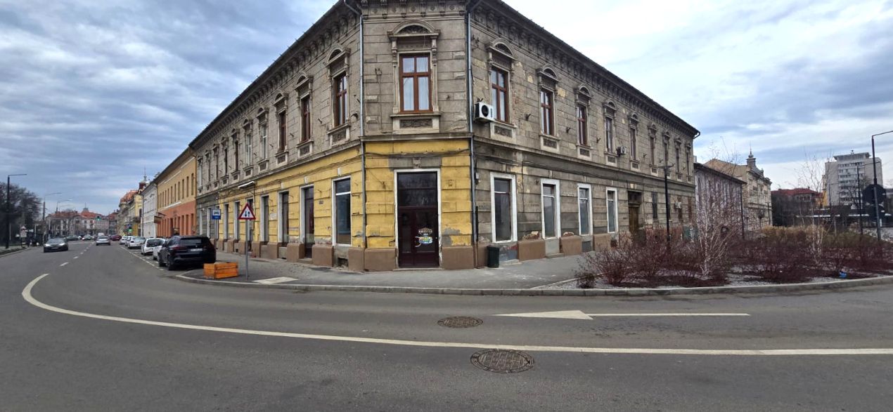 Spatiu comercial ultracentral cu vitrina de 700 mp, Oradea, Bihor – fotografia 1 din 32