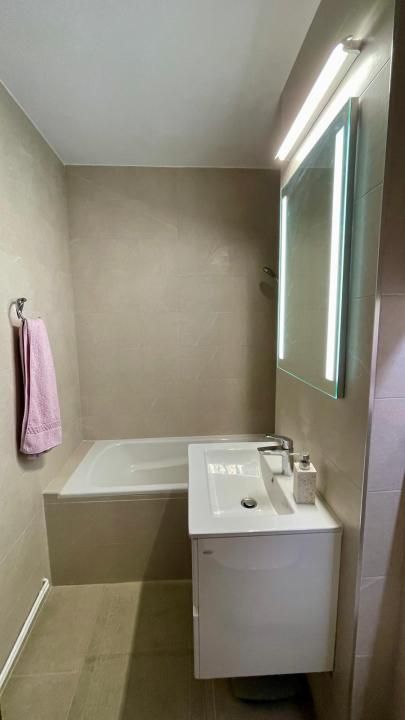 Apartament 3 camere, decomandat, zonă ultracentrală, bloc Mobilux, etaj 1 – fotografia 11 din 12