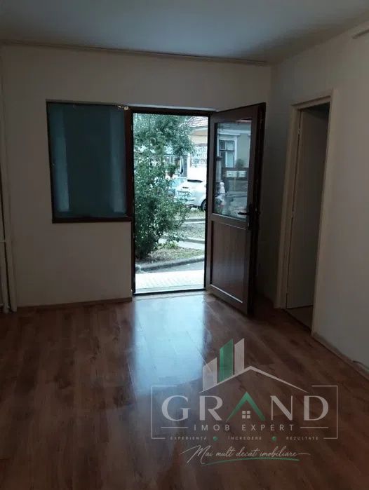 Spatiu Comercial in Centru | Parter | 24 MP | Piata Mihai Viteazu – fotografia 1 din 4