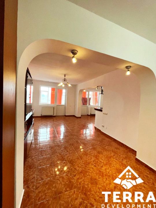 4 camere, proprietate deosebita, Centru – fotografia 3 din 32