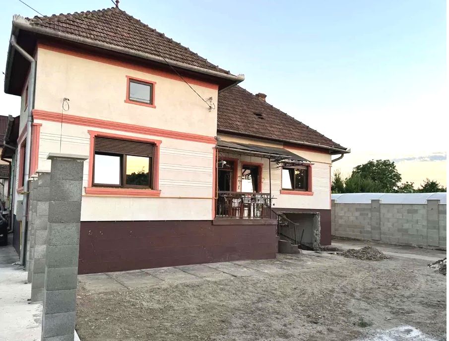 CASA 4 CAMERE I DE VANZARE I CENTRU I 120 MP I POZITIE FOARTE BUNA I – fotografia 1 din 8