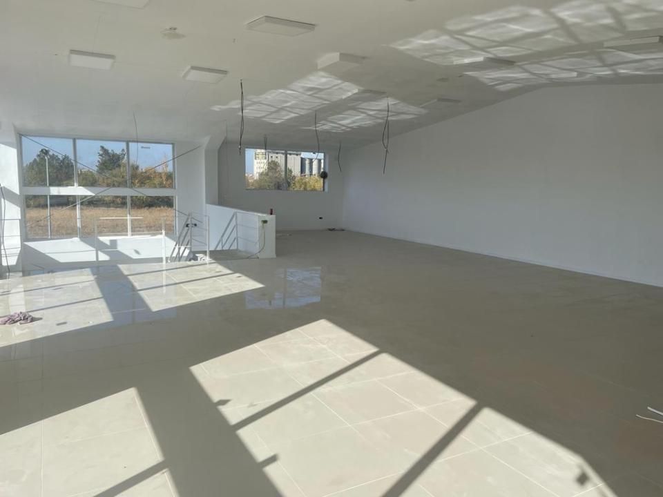 HALĂ INDUSTRIALĂ + BIROURI | 1.017 MP CONSTRUIȚI | TEREN 3.500 MP | – fotografia 4 din 9