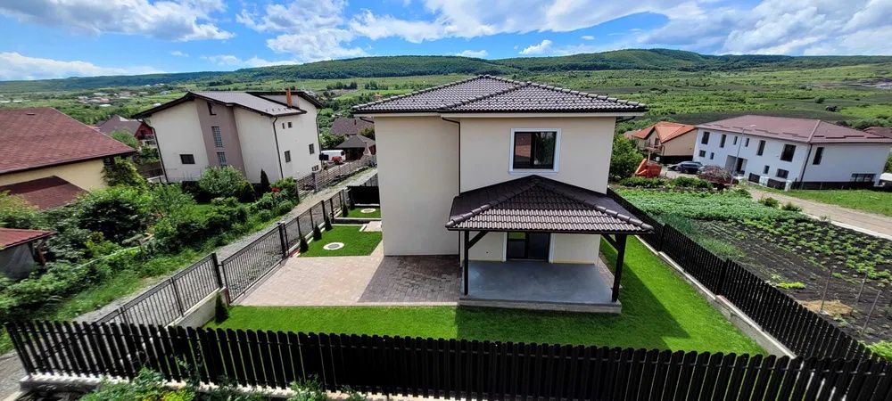 Casă modernă la intrare în Chinteni – zonă superbă, cu priveliște – fotografia 3 din 13