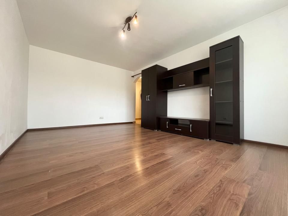 Apartament, 3 camere, 63 mp utili, etaj 2 - Zona Lunei – fotografia 1 din 12