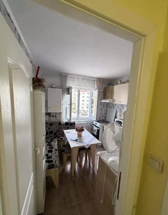 📍 Apartament 2 Cam Decomandat – Etaj 2/4, Zona Micro 6(Vizavi de fostul Select) – fotografia 2 din 12